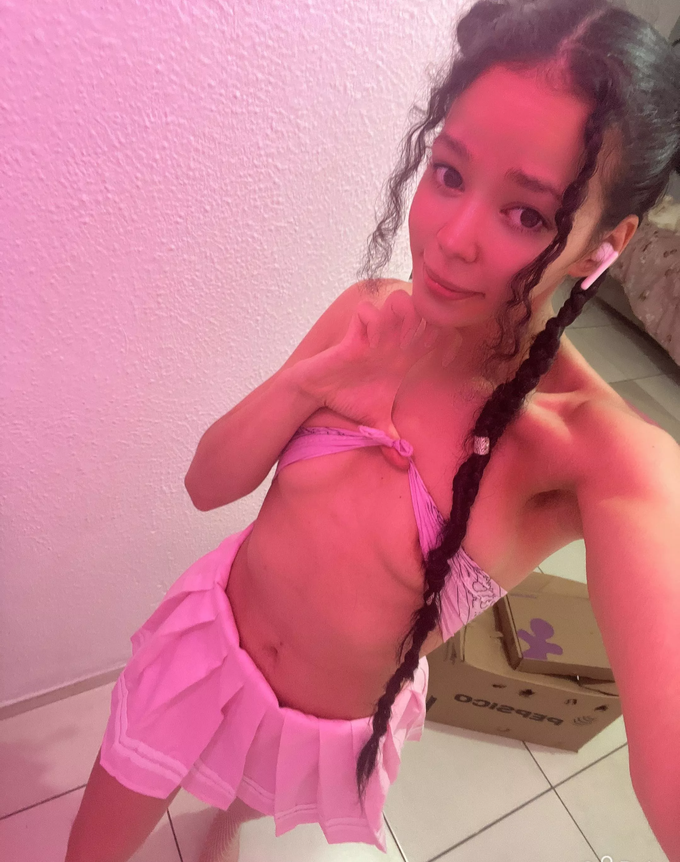 How do you like girls with a small body ?