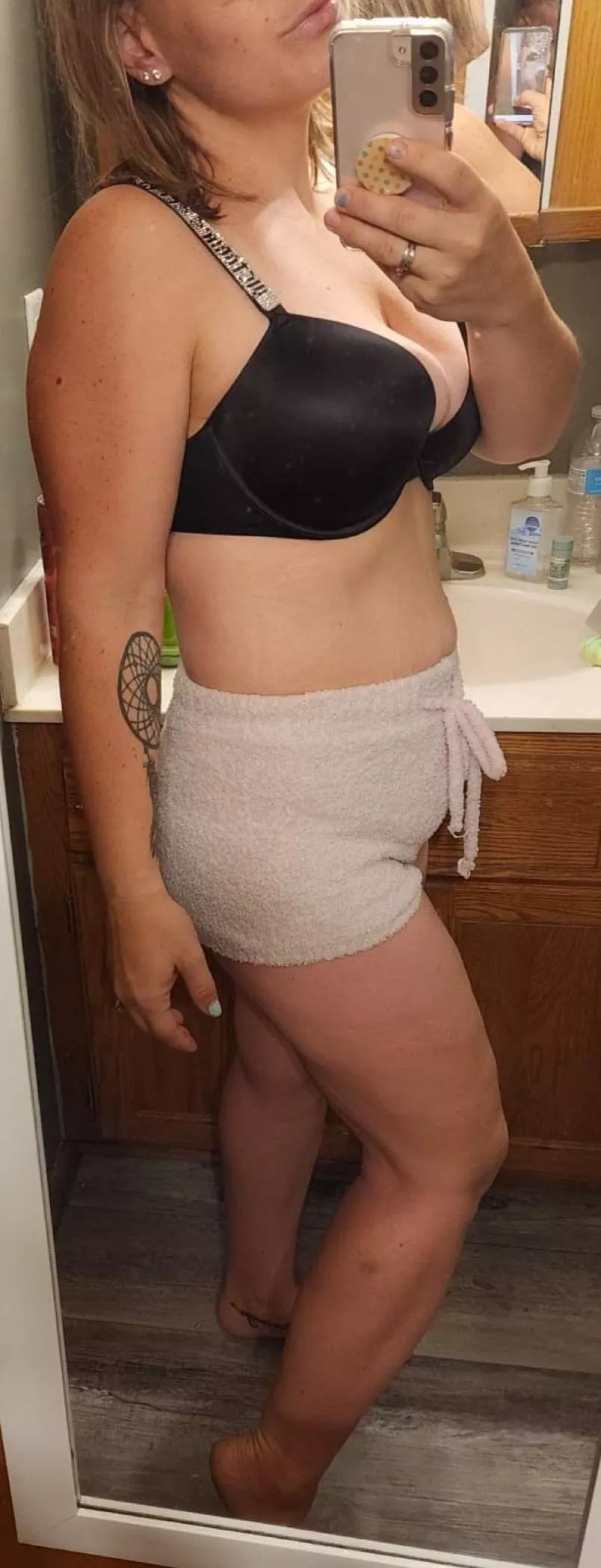 Hubby is out of town let’s have some fun 😉😉