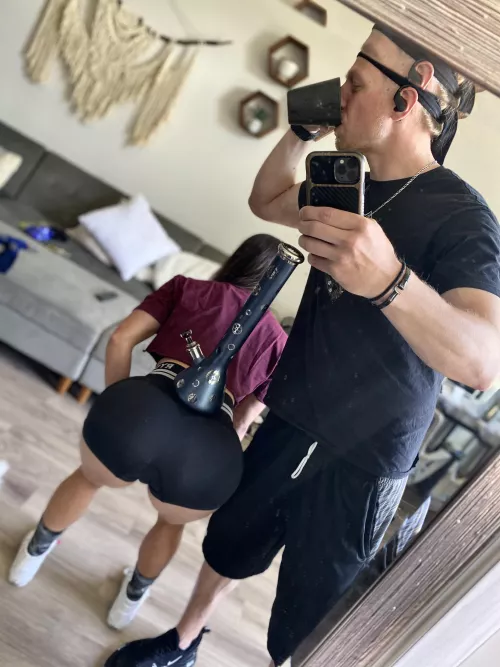 I have a bong on my 🍑 and about to have a dong in there too 😈