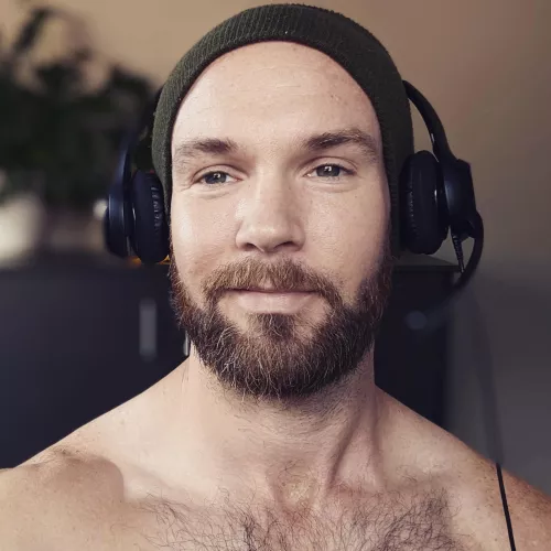 I haven't posted much online lately. Just a recent picture of myself that I really enjoy. It's been a tough time lately on several fronts. Show me some love?