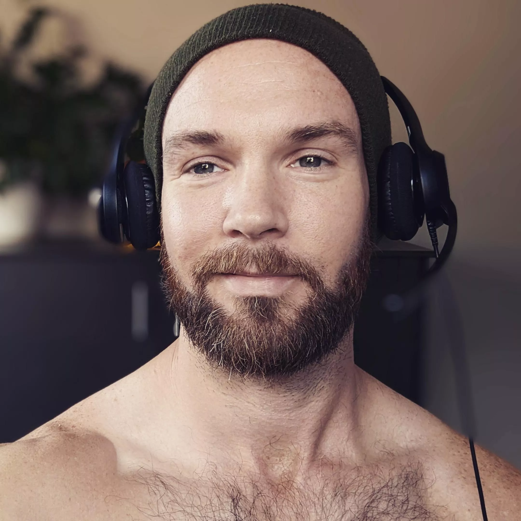 I haven't posted much online lately. Just a recent picture of myself that I really enjoy. It's been a tough time lately on several fronts. Show me some love?