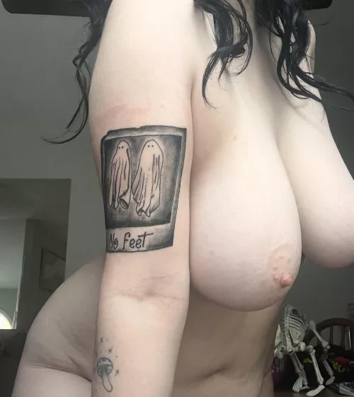 I love having my nipples played with -👻