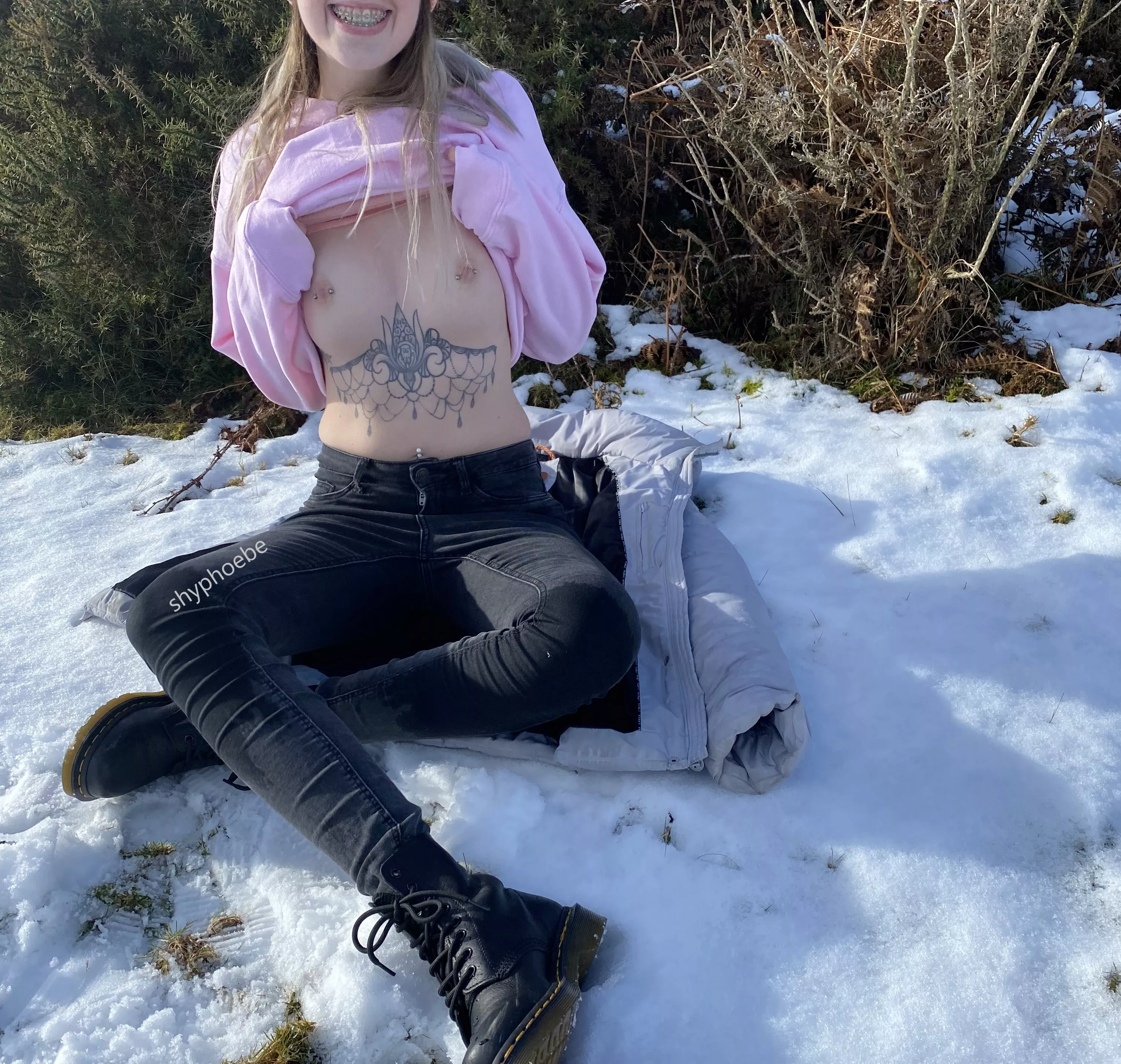 I love the adrenaline rush of almost being caught 🤭