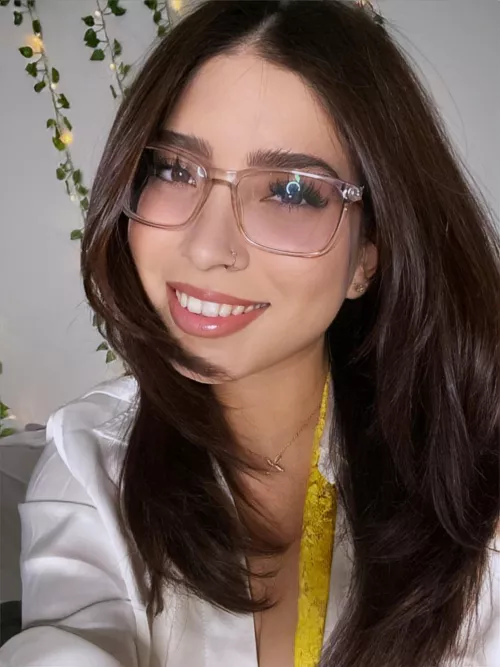 I'm curious how many guys on Reddit would think I’m hot 😅