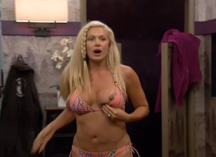 Janelle BB14 Nip Out