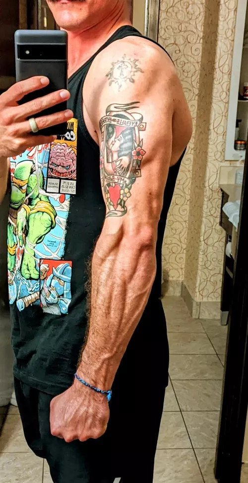 Lifting straps? Never heard of 'em.