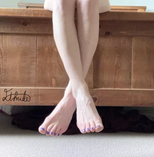 Mermaid pose, like my toes? 💙