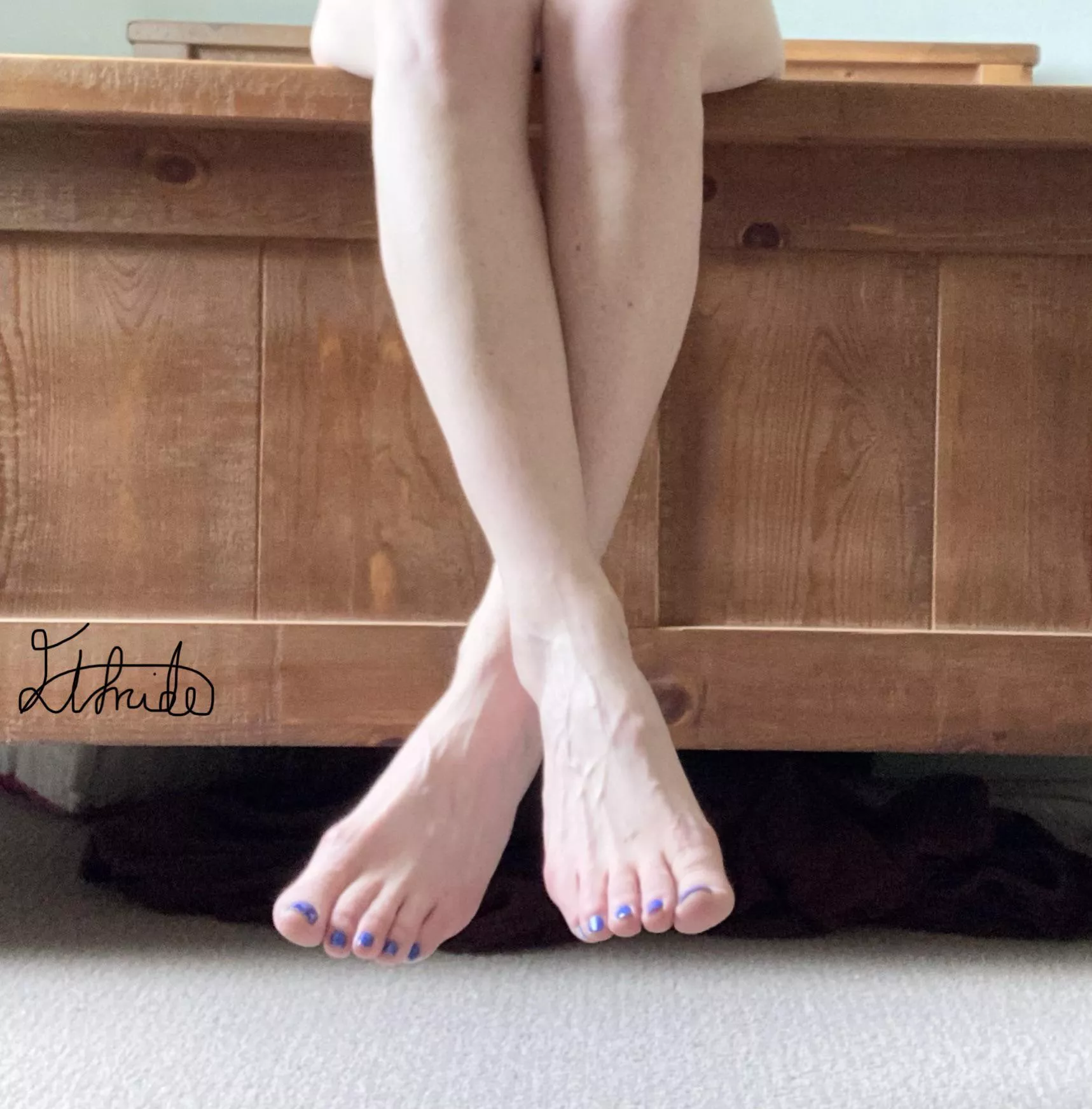 Mermaid pose, like my toes? 💙