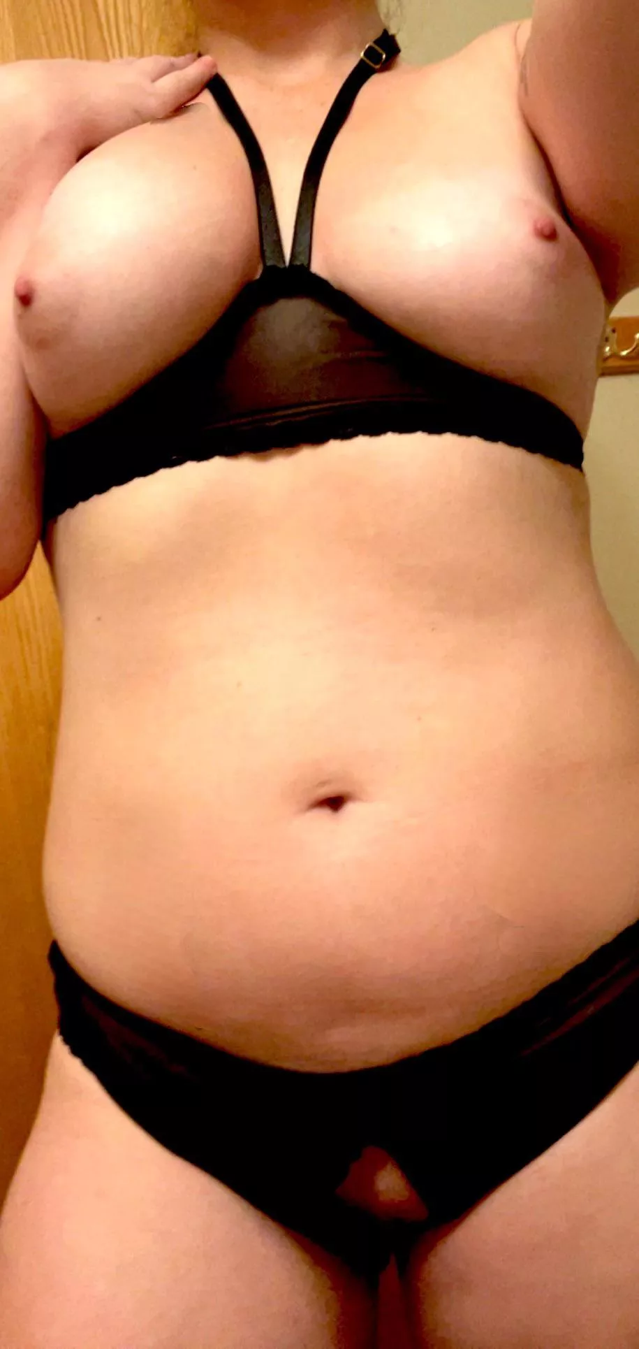 My new favorite outfit 😈💦 @scarlettvh93