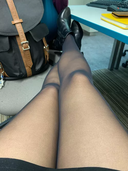 Office trouble day who is counting: Seamless pantyhose and no panties!