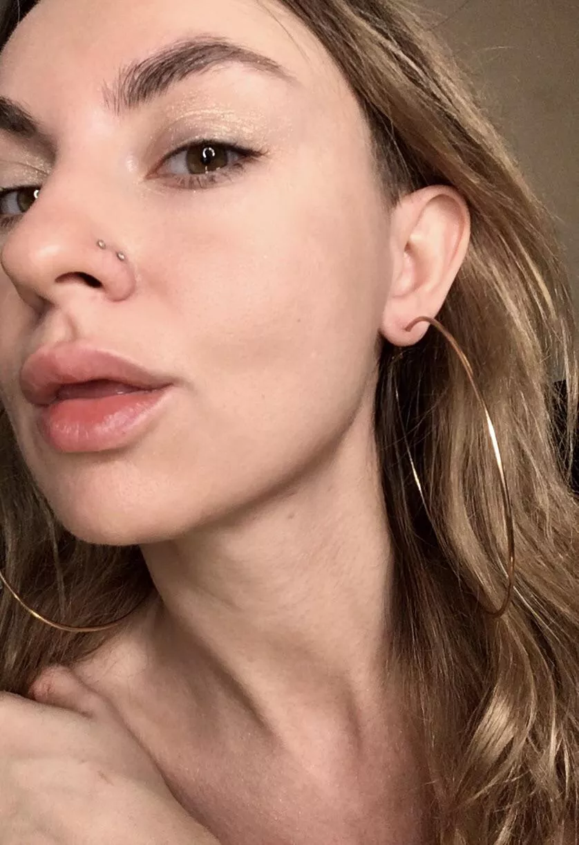 Online right now😉