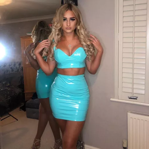 Pumping to shiny insta sluts. Hmu on wickr ➡️johns1090