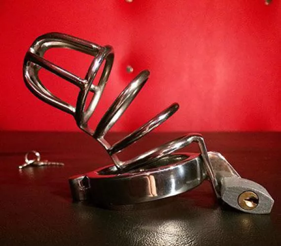 Tap ⬆️, Say YES if you believe a good submissive/sissy should stay lock always 💦👅