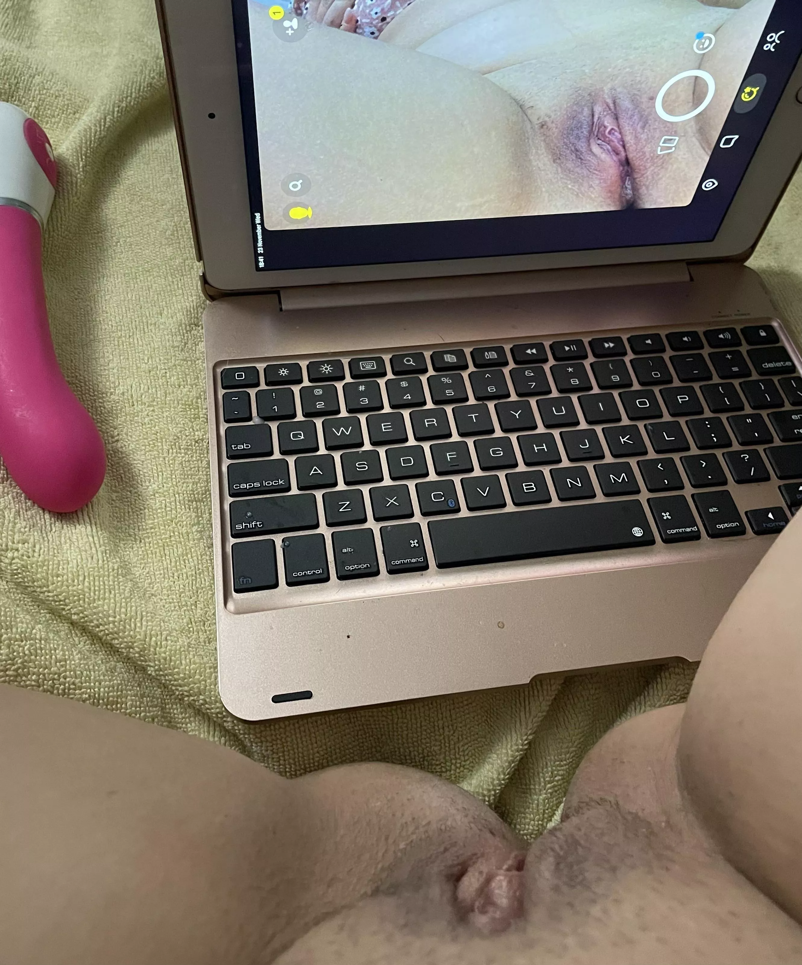 There should be a better option than pussy tributing my own self 🥲