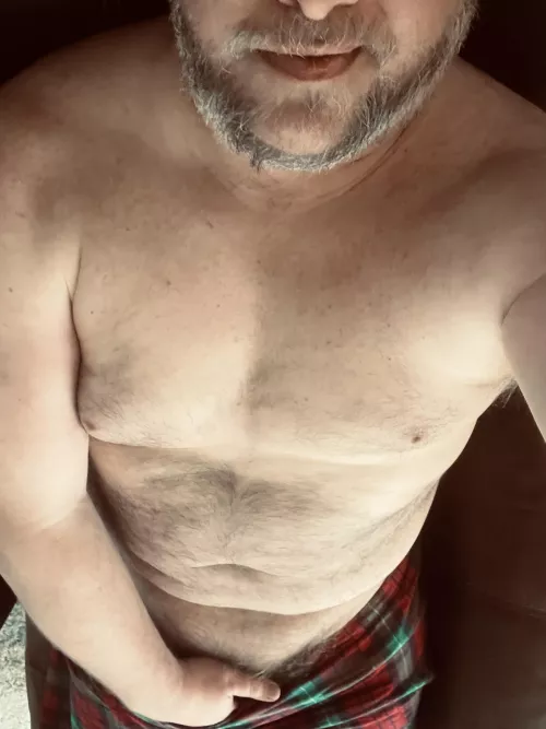 Trying to keep warm on a chilly day. A bit of friction might do the trick!😈