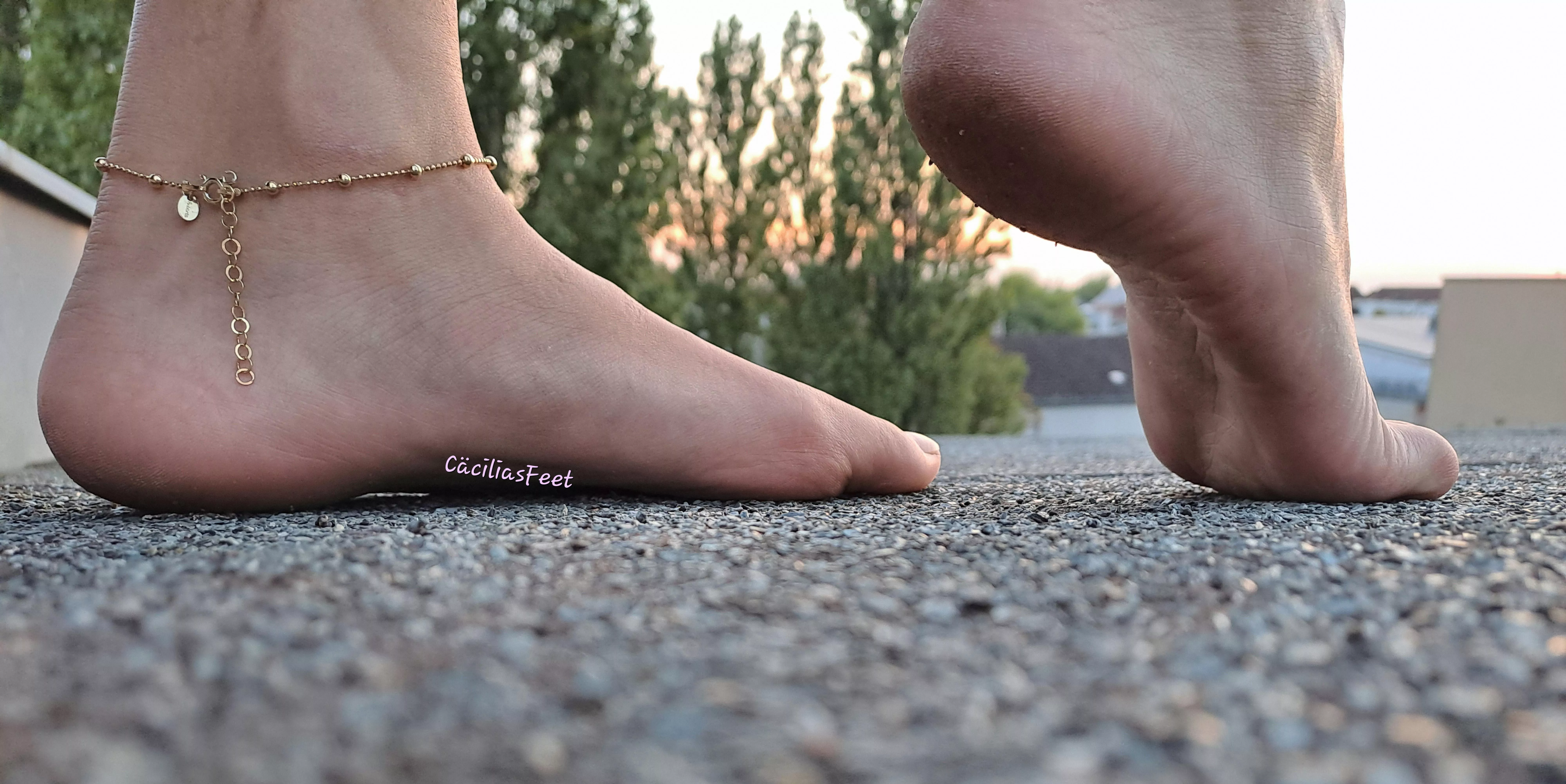 walking barefoot is better than with shoes