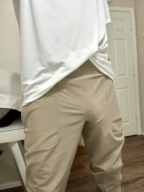 Who’s all for normalizing freeballing & going commando at work??? Men have a penis & showing print is natural