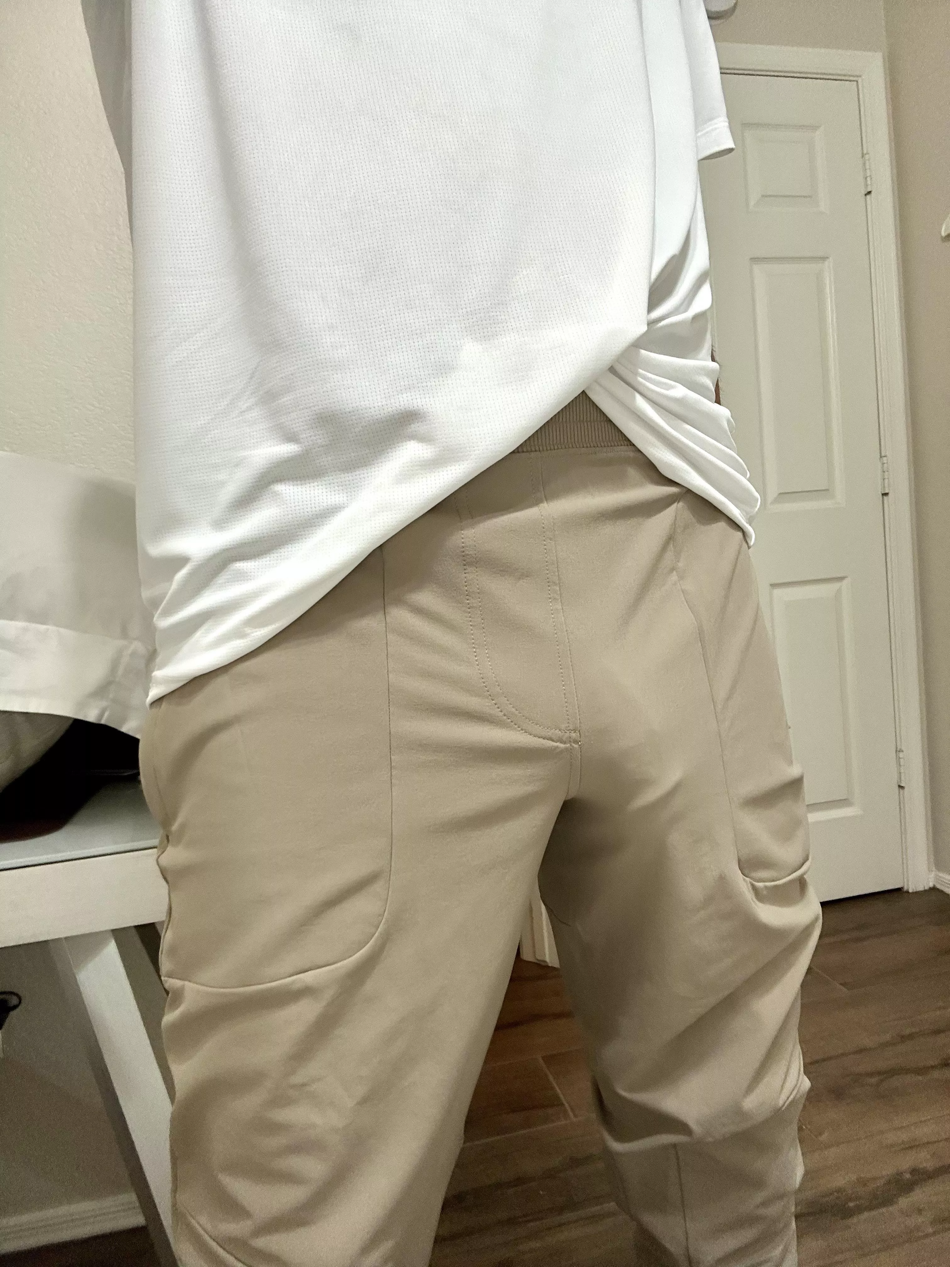 Who’s all for normalizing freeballing & going commando at work??? Men have a penis & showing print is natural