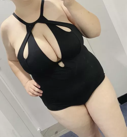 Would I catch your eye at the beach?