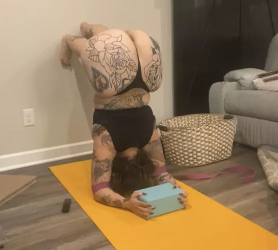 Would you eat me out while I work on my forearm stand?