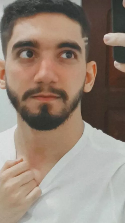 Would you take this guy on a date? 🌹