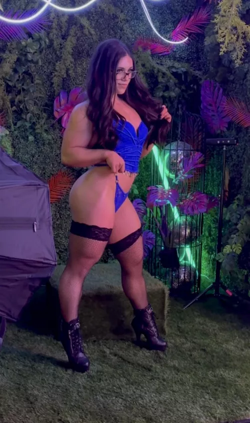 Your thick goddess 🤓☠️💪🏼