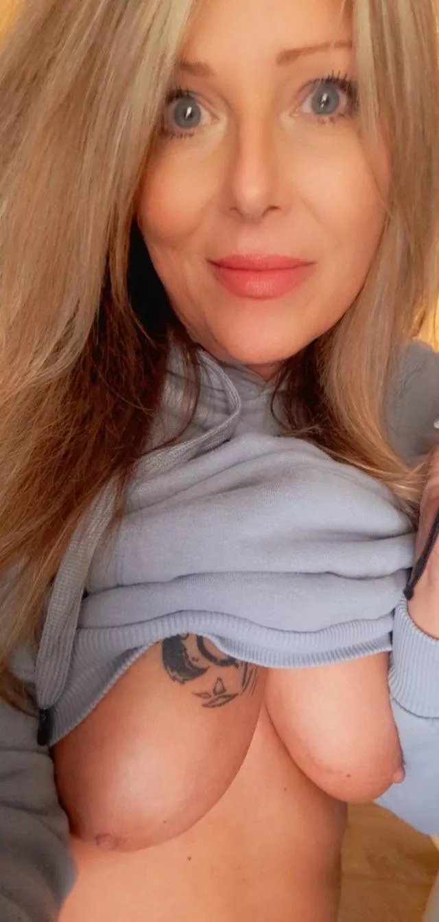 49F I'll be 50 in less than a month...and I'm still bringing sexy back💋