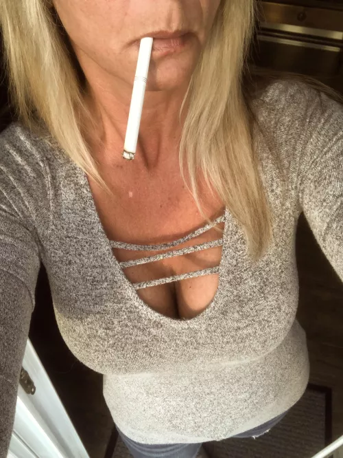 A smoke and my tits 💋