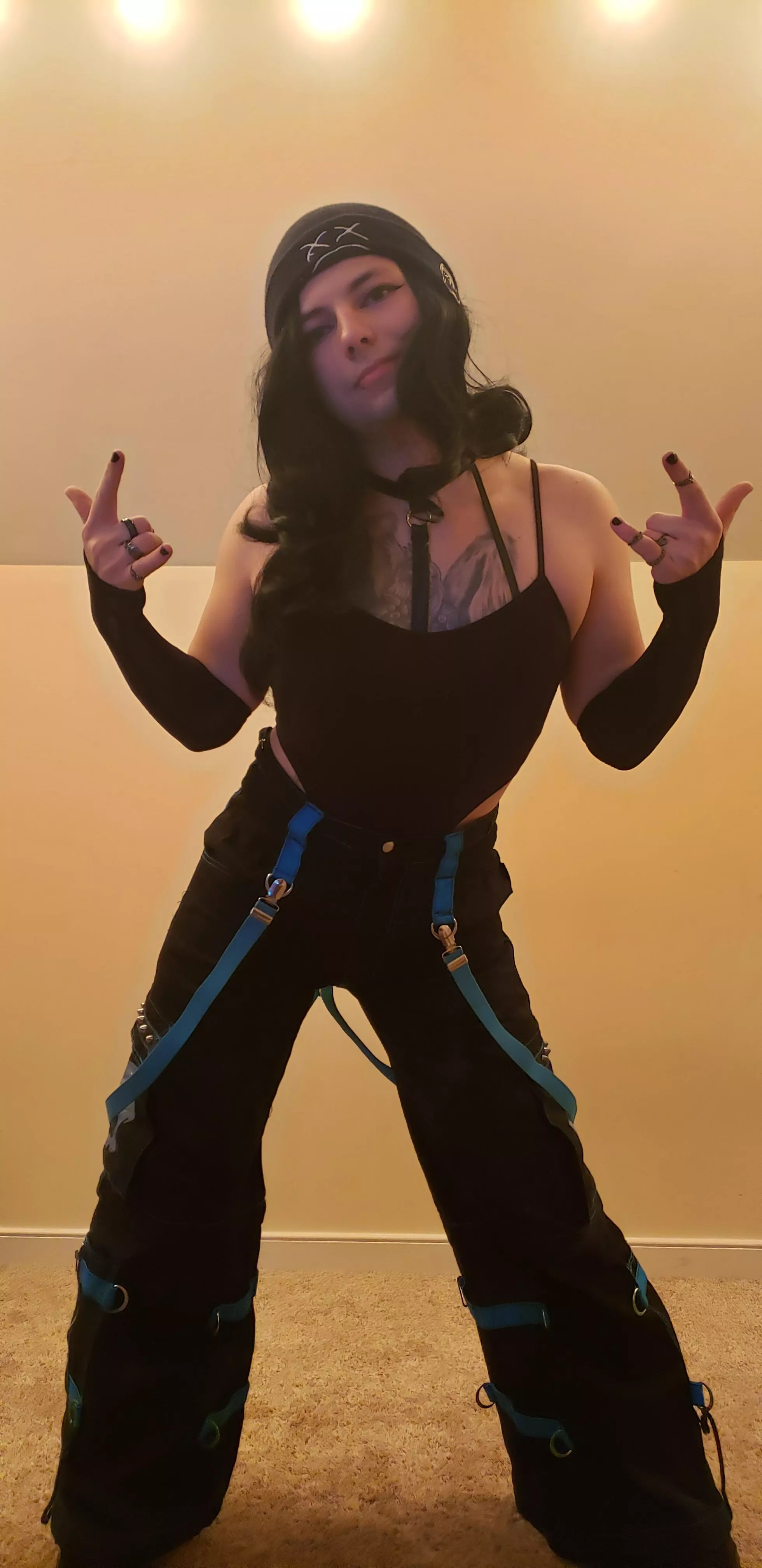 anyone here do any fun activities? I love dancing (don't make fun of the Tripp pants lol) 💜