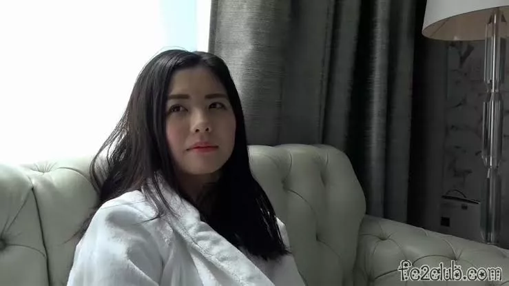 Anyone know the name of the actress?