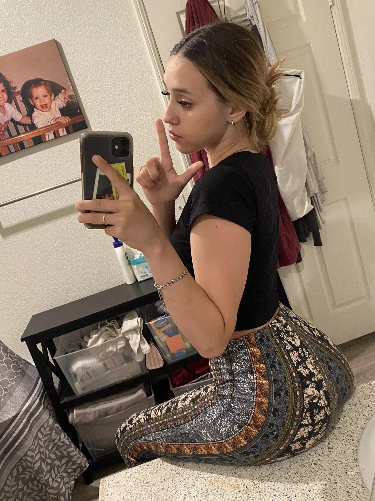 Arrows up if you’re willing to be totally feminized and get pegged 💕❤️‍🔥👢