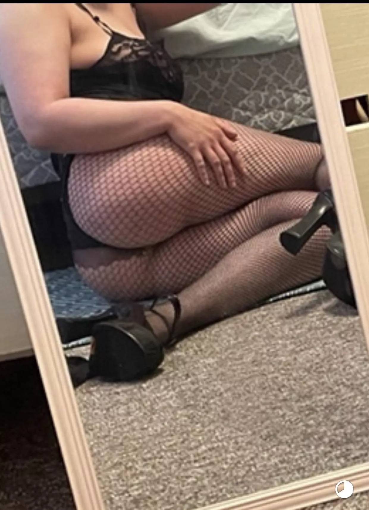 beat that tiny clit dick for me beta boy 💕