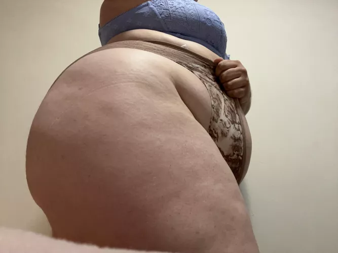 Big ass. Thick thighs. Soft belly. ❤️
