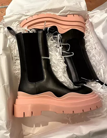 Boots from BV are always amazing. I advice you to put on these boots with wearing a pink dress https://www.dhgate.com/product/2022-designer-paris-slipper-women-fashion/766138938.html?f=bm|aff|yfaf|403857|||new| I before never try the LV heels. But the ex