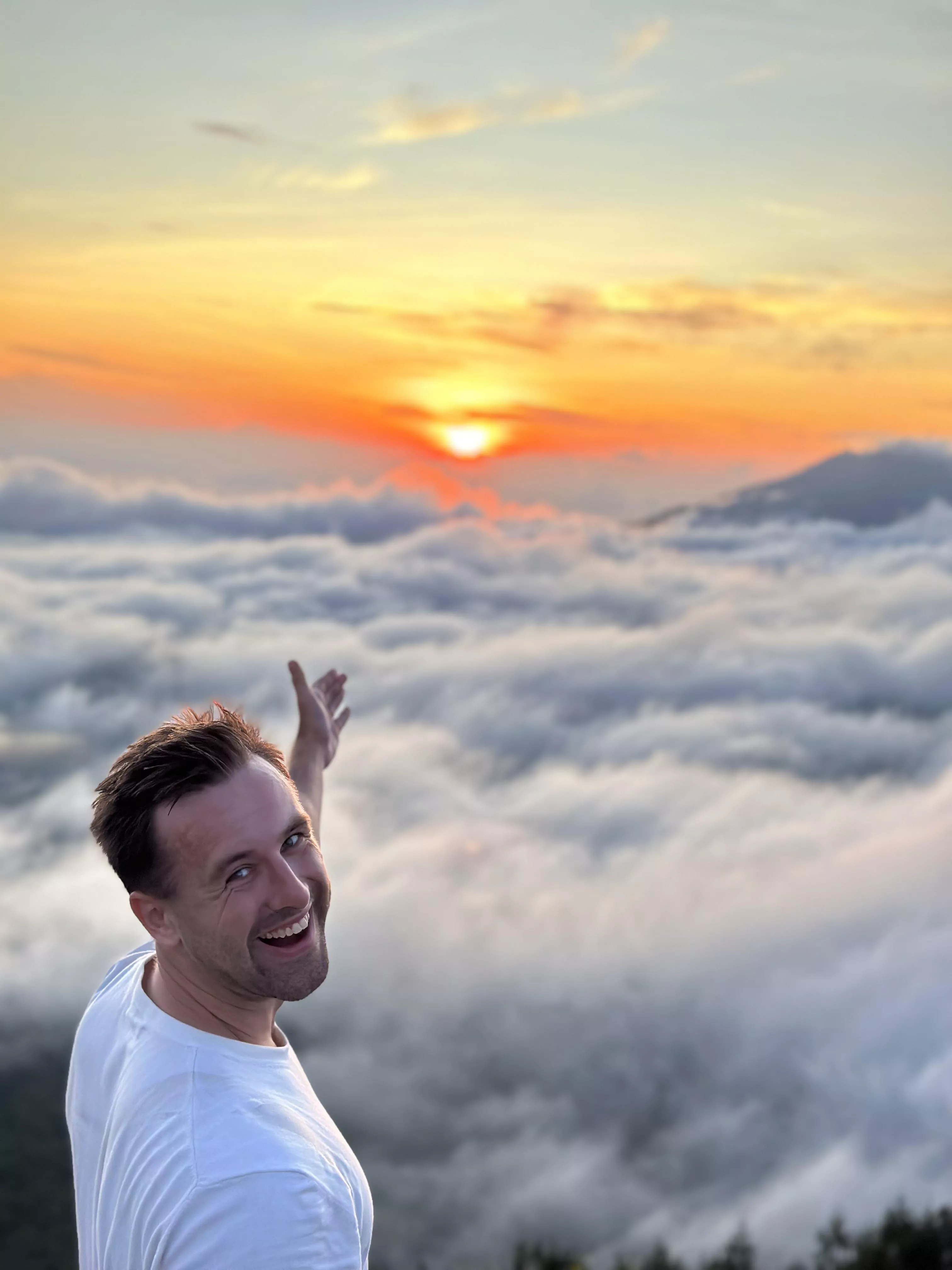 Climbed a mountain at dawn for the first time 🥹