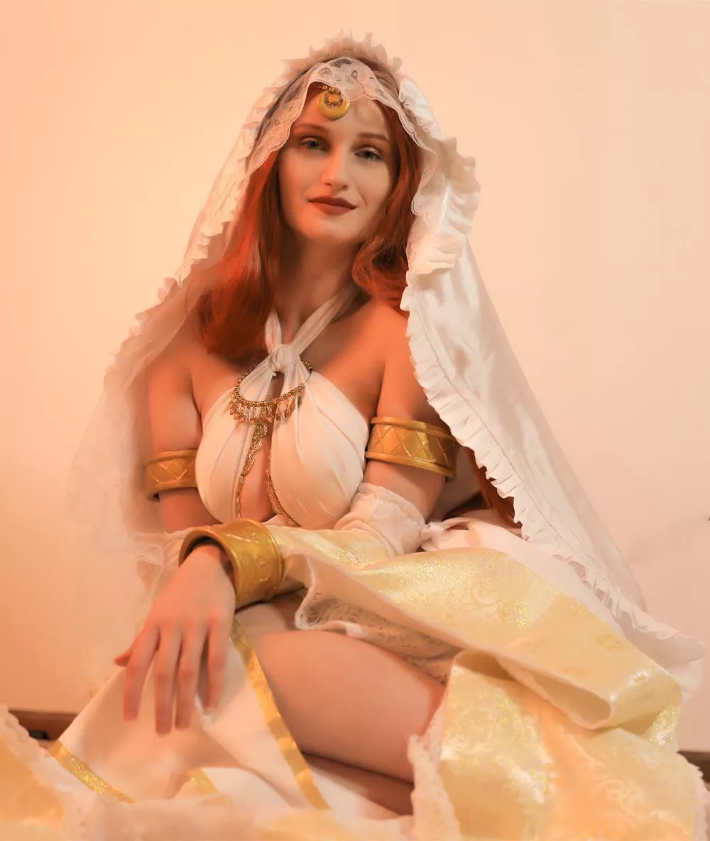 Dark Souls Gwynevere Cosplay by Claire Sea
