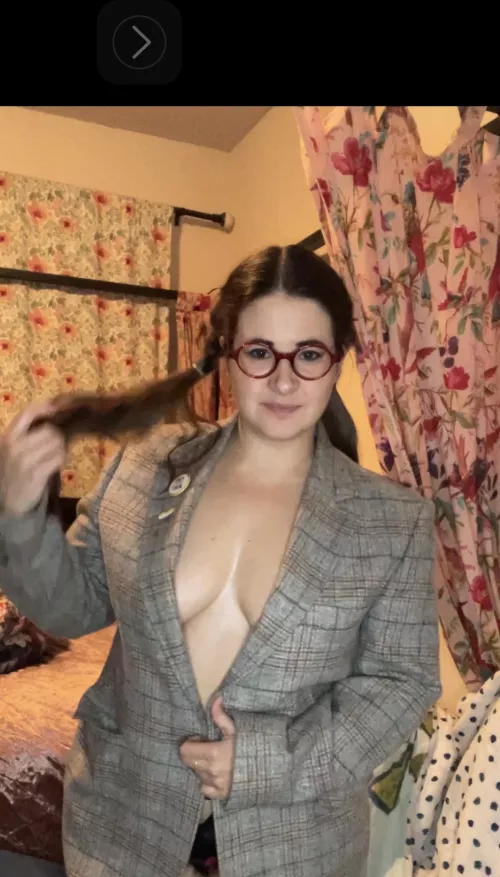 Do my hair toss, check my nails… feeling good as hell :)