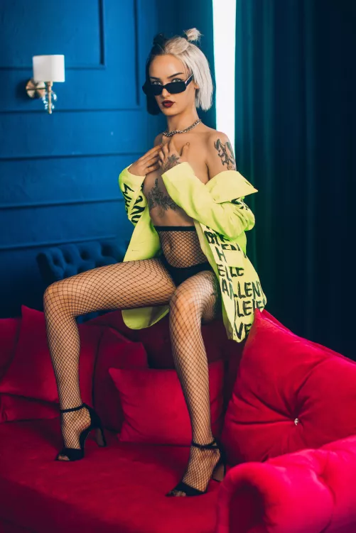 Do you guys like neons and cyberpunk?