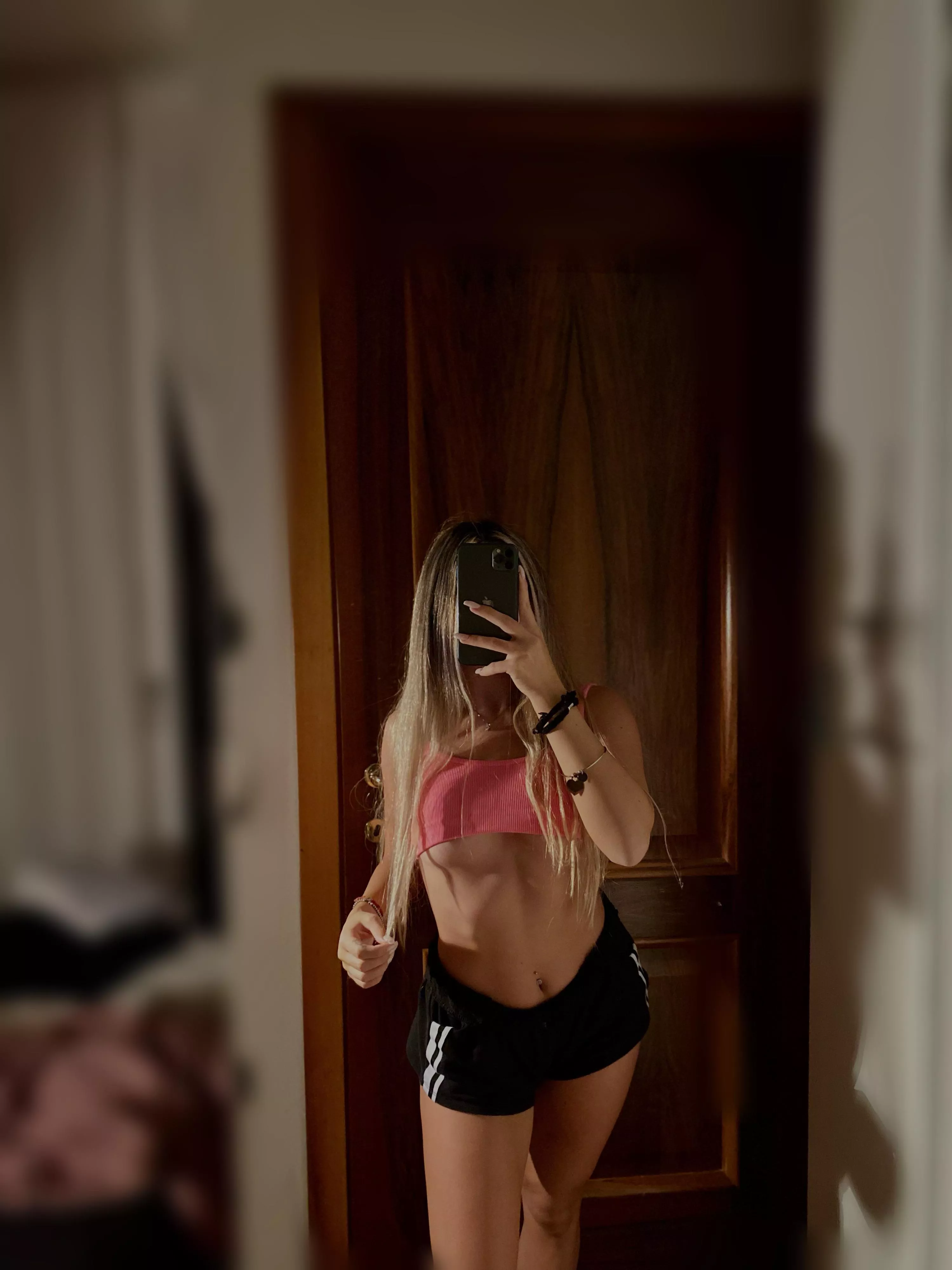 Do you like my crop top?☺️