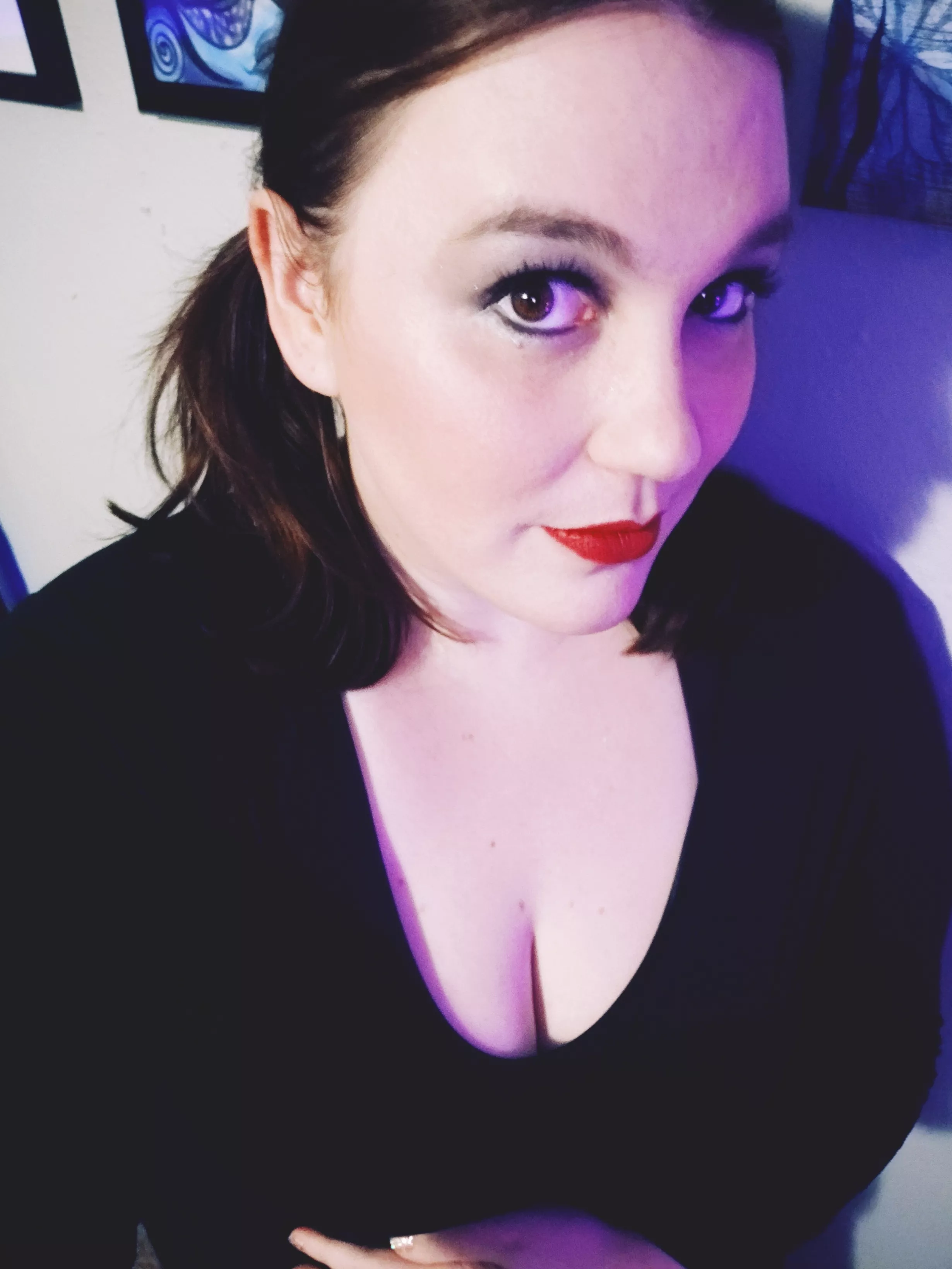 Enjoy a cleavage view?