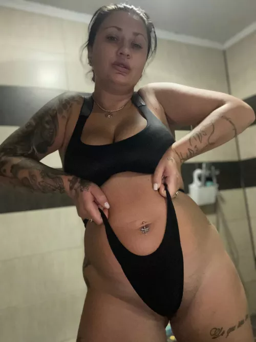 (F) Anybody wanna play with this old slut?