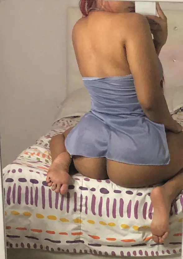 For all the booty and feet lovers