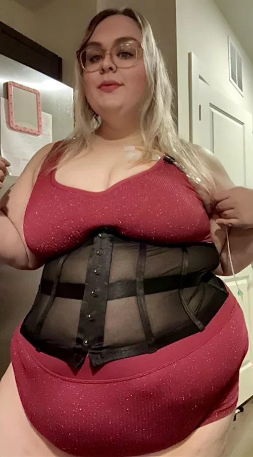 Gaining weight again feels so good 😏 ready to grow out of this outfit