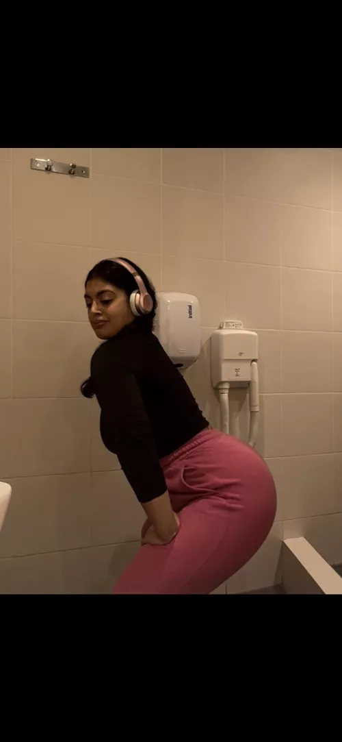 Get on it if you want to see me twerking 👀