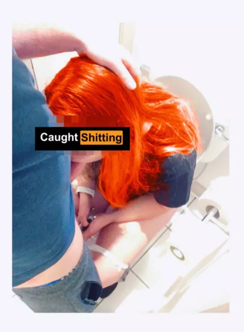 Girlfriend caught shitting on the toilet