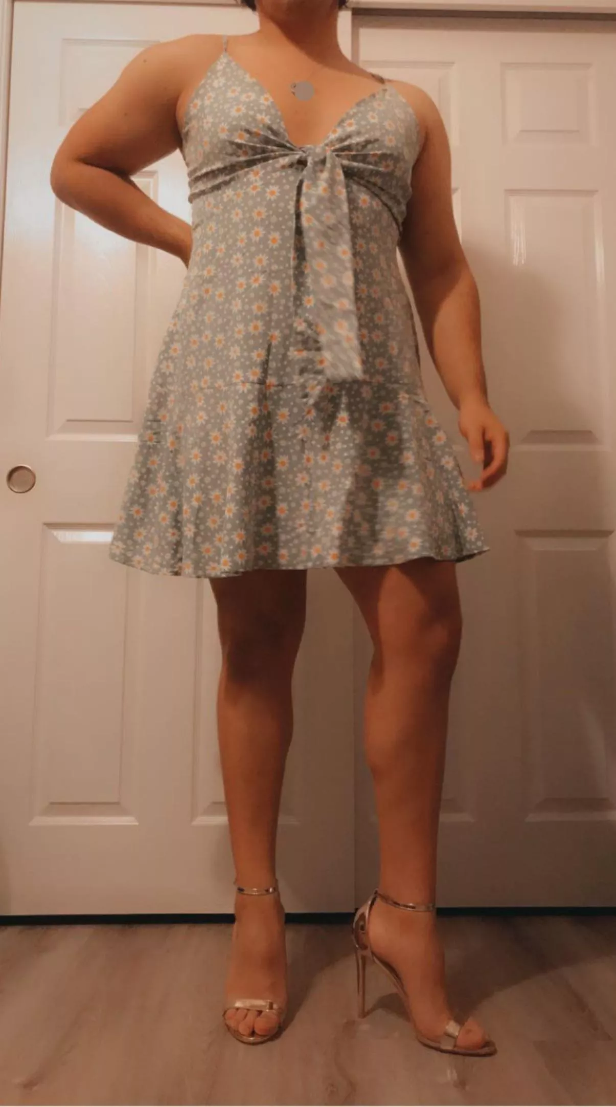 got myself a new dress and heels for a future brunch with the girls. how do you like it?✨🙈