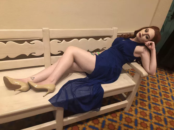 Goth girls can be elegant sometimes