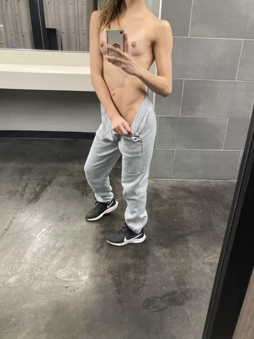 Gym selfie is a little risky...