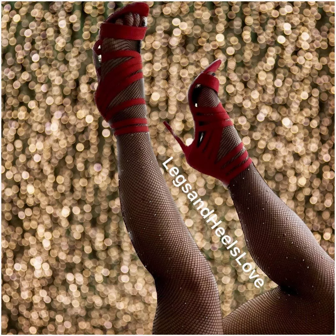 Happy Thanksgiving! These fishnets can stay on!