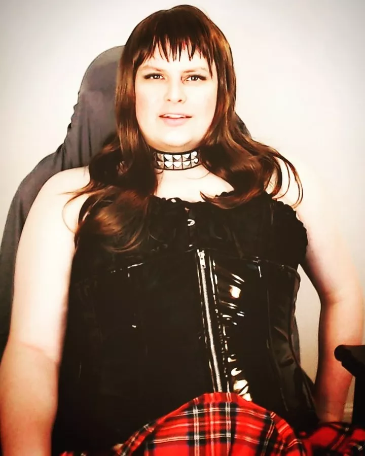 Hello there - Check out my choker 😘